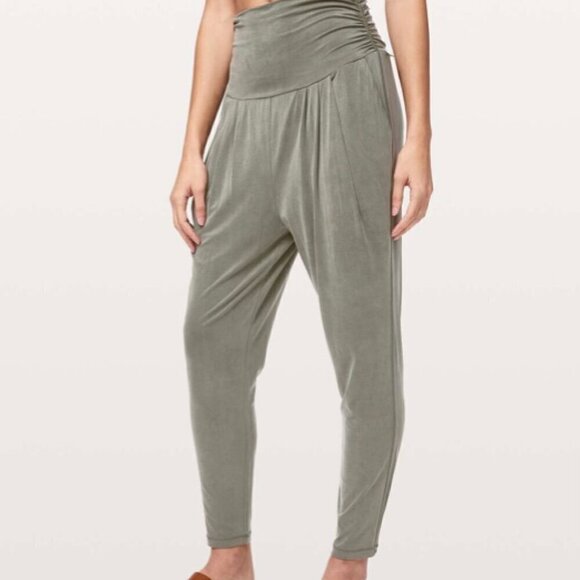 Lululemon Into Something Good Pant-Size 2 - Picture 3 of 16